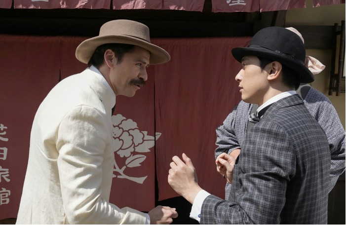 ヘブンの奇行に手を焼く錦織