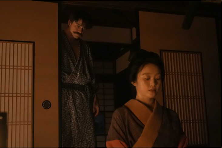 トキに「行きましょう」と声をかけるヘブン