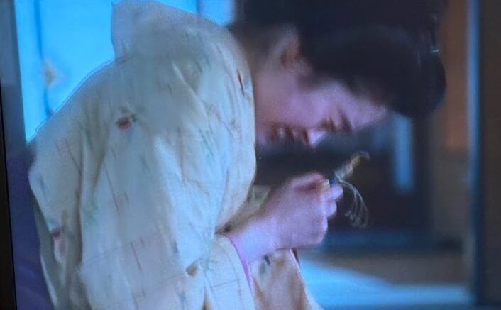 ブードゥー人形に祈るトキ