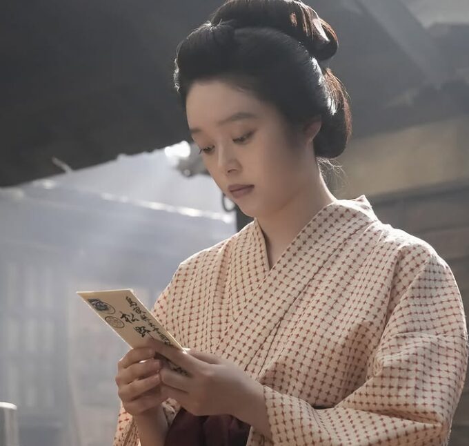 手紙を見る　トキ