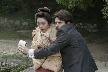 ヘブンおトキ抱き着く